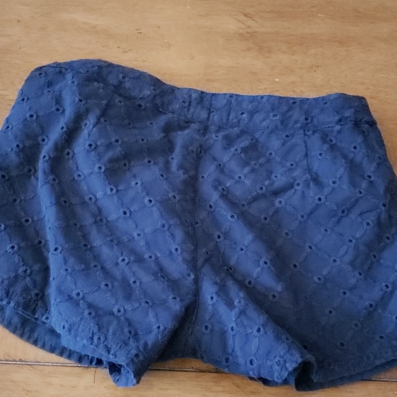 Shorts - Picture 3 of 3